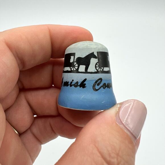 Vintage Amish Country Blue and White Collectible Thimble - Picture 1 of 4